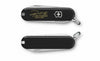 Victorinox Classic SD Taschenmesser – Black Edition mit Piattella Uncle’s Farm L